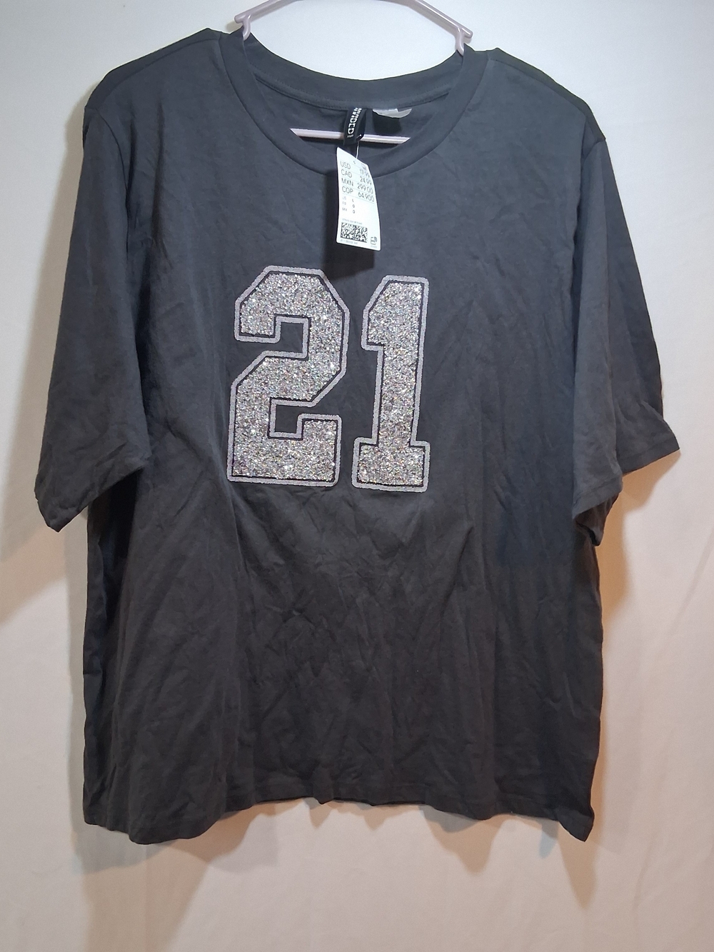H&M Dark Gray Crewneck Tee with Black Branded Tag